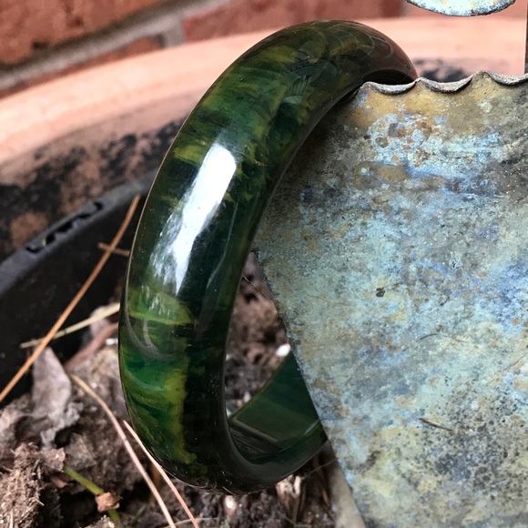 Vintage Bakelite Forest Green Marbled Bangle - Picture 4 of 5